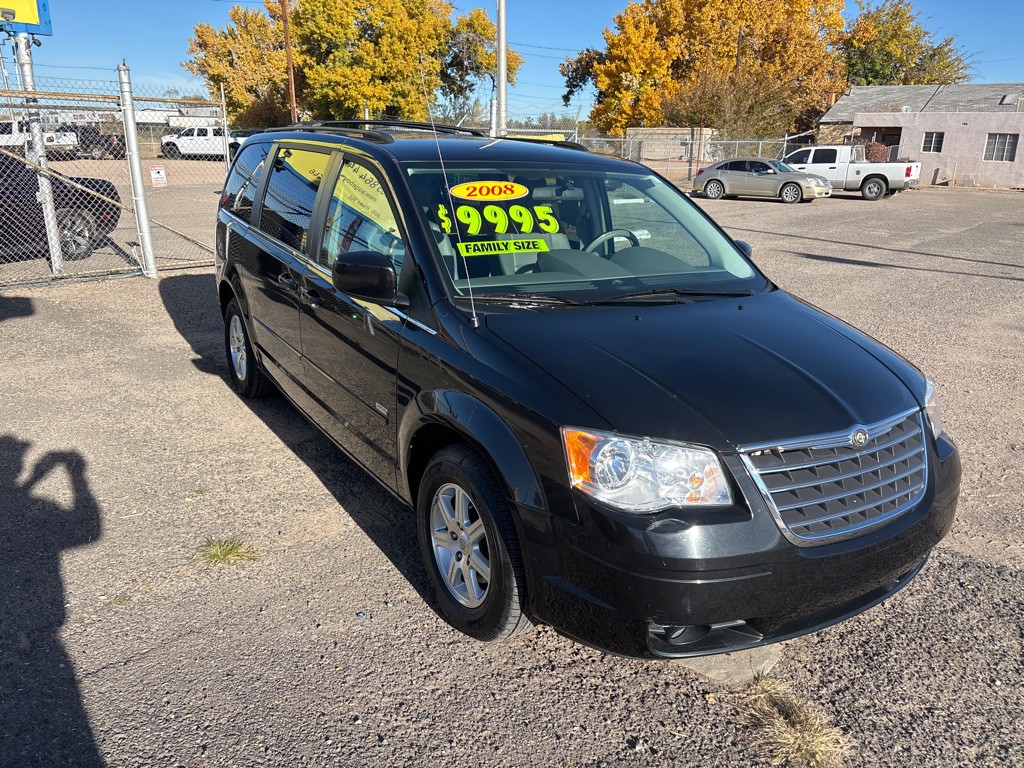 2008 Chrysler Town & Country Image 1