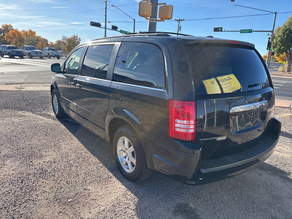 2008 Chrysler Town & Country Image 3