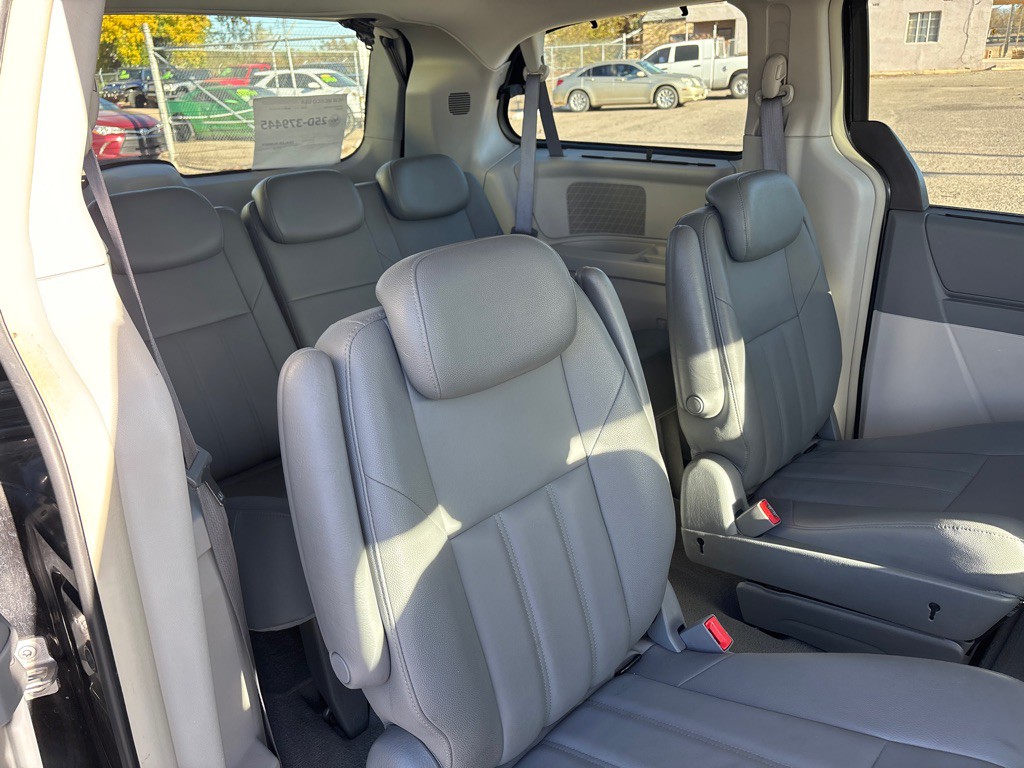 2008 Chrysler Town & Country Image 7