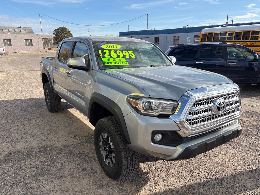 2017 Toyota Tacoma Image 2