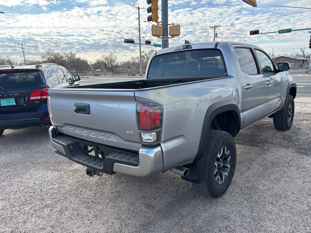 2017 Toyota Tacoma Image 3