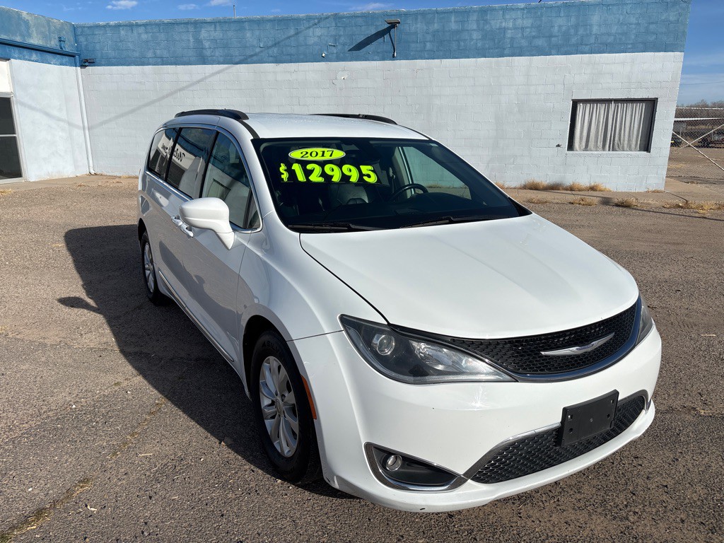 2017 Chrysler Pacifica Image 2