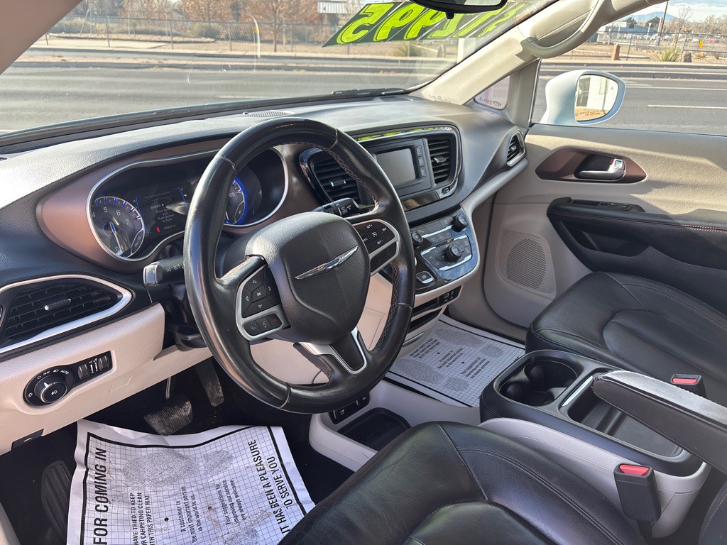 2017 Chrysler Pacifica Image 5