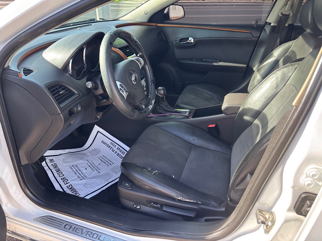 2011 Chevrolet Malibu Image 8