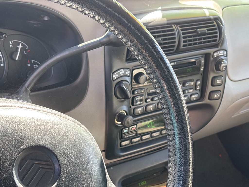 2000 Mercury Mountaineer Image 9