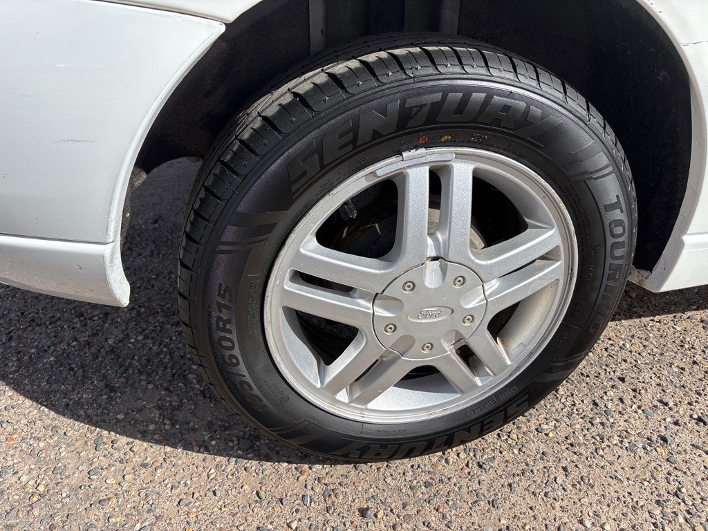 2003 Ford Focus Image 5