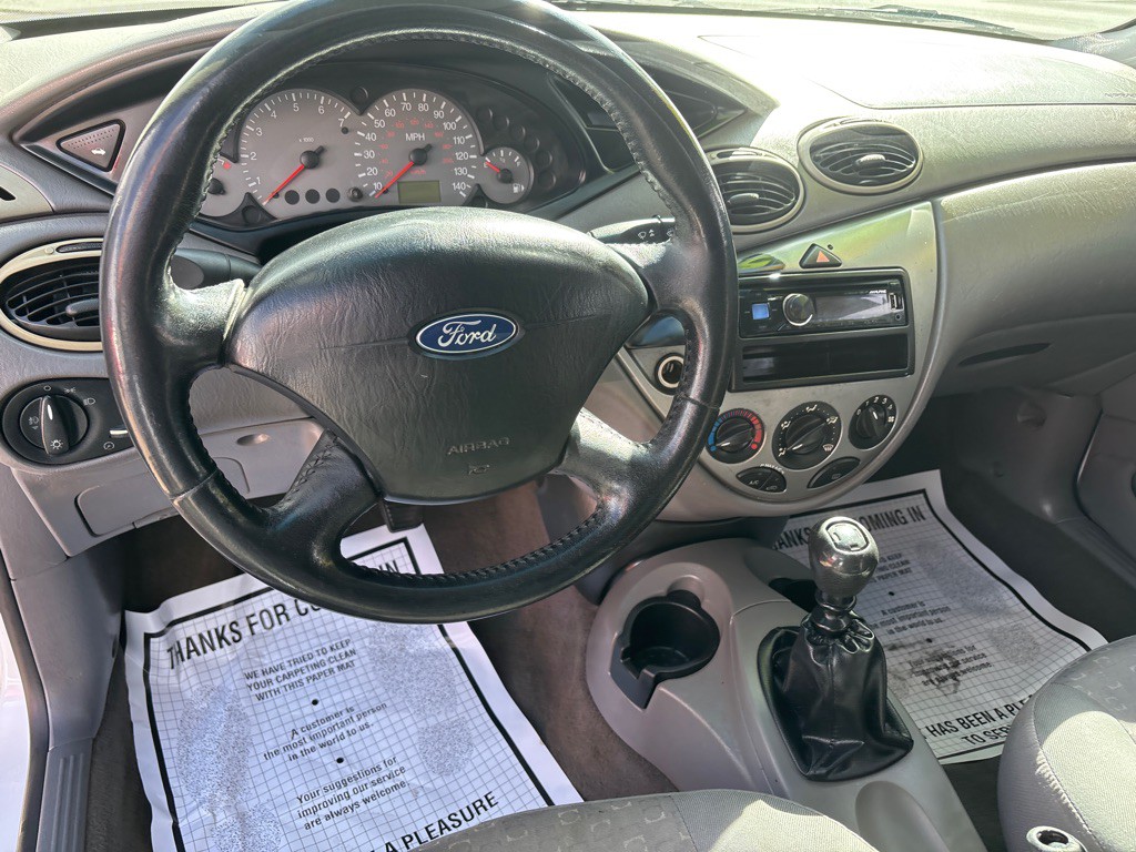 2003 Ford Focus Image 7