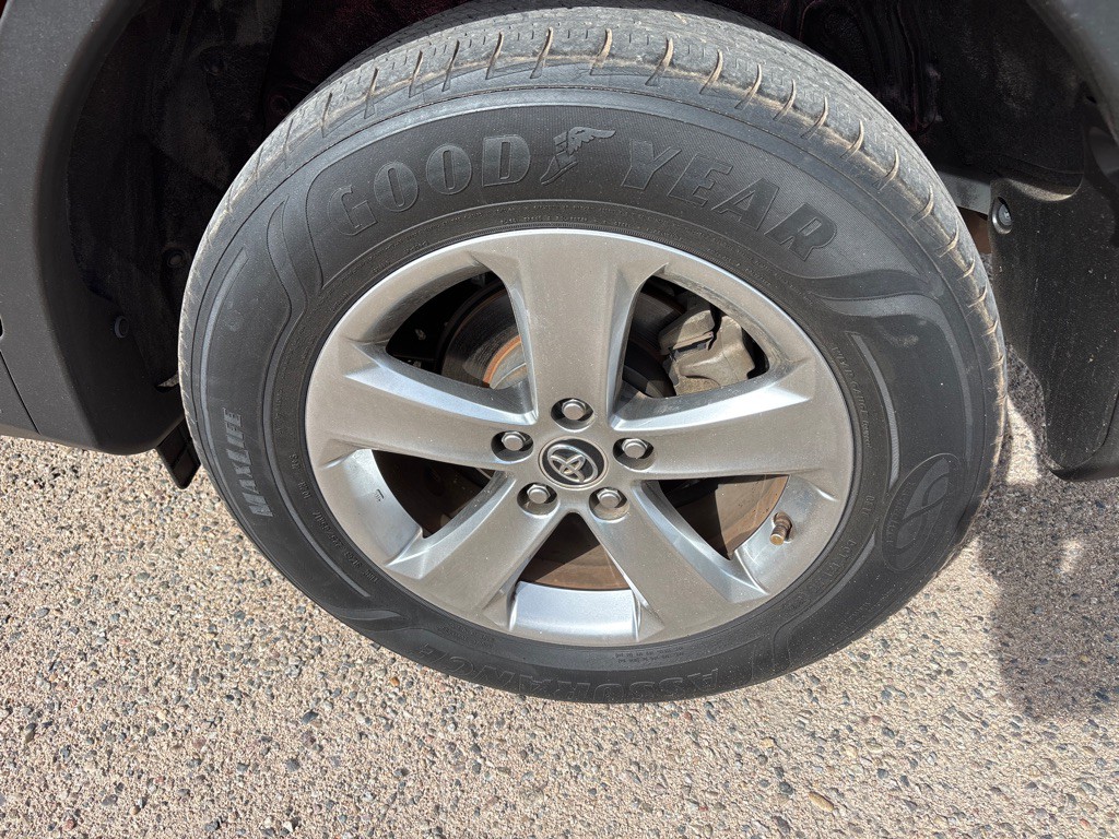 2015 Toyota Rav4 Image 6