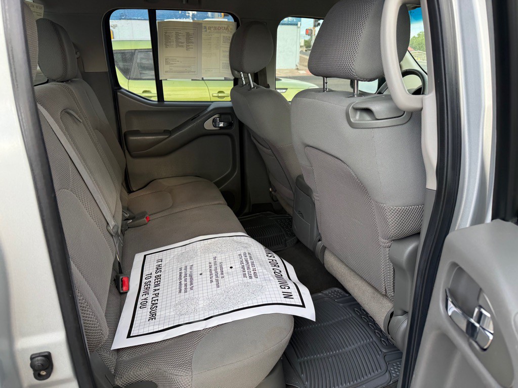 2007 Nissan Frontier Image 8