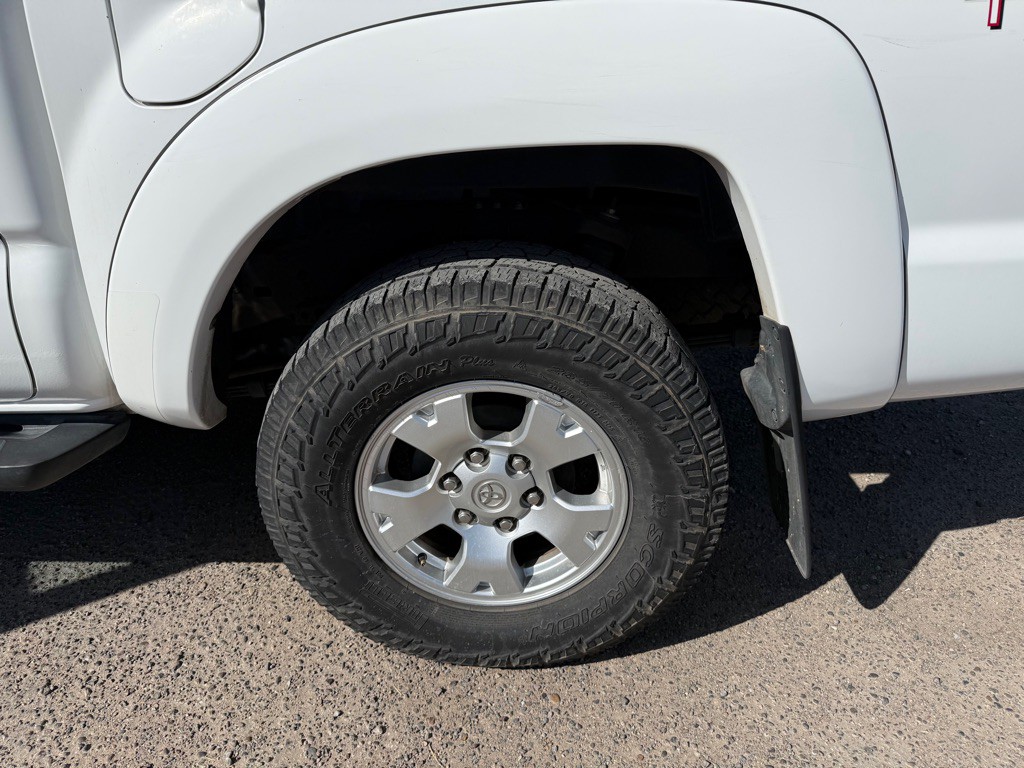 2005 Toyota Tacoma Image 12
