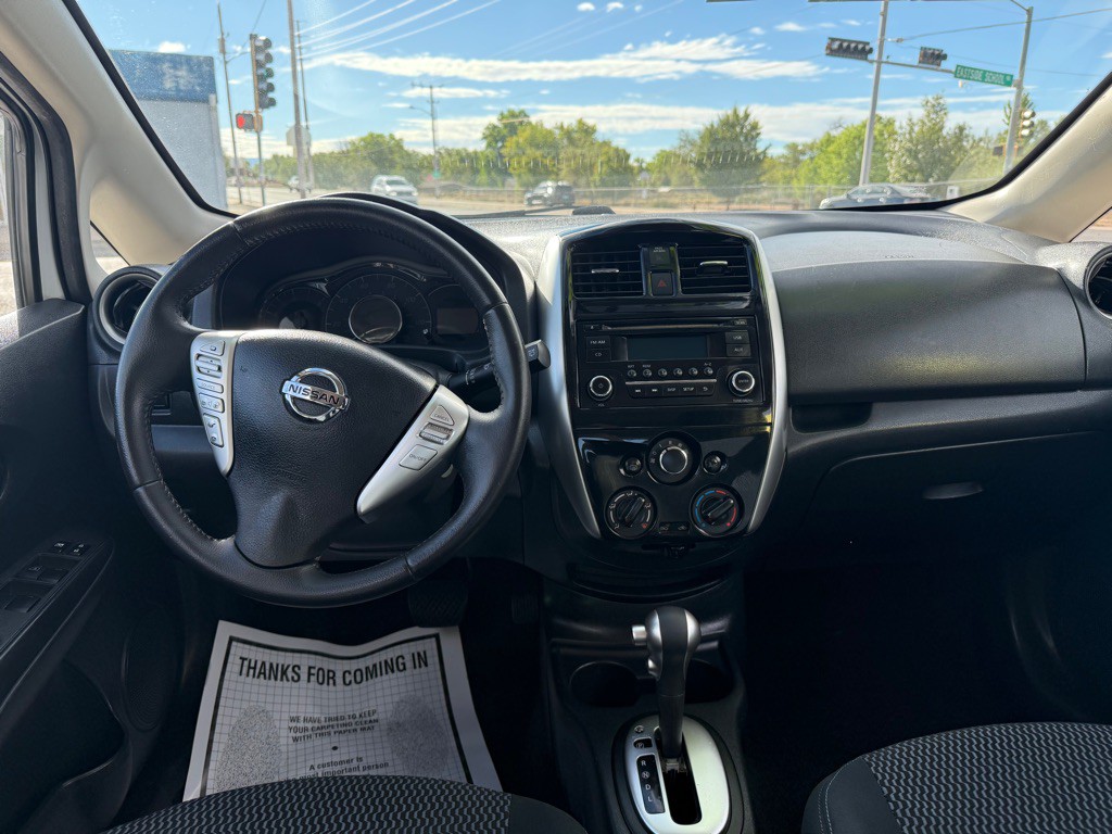 2015 Nissan Versa Image 10