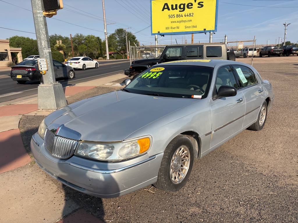 1999 Lincoln Town Car Image 1