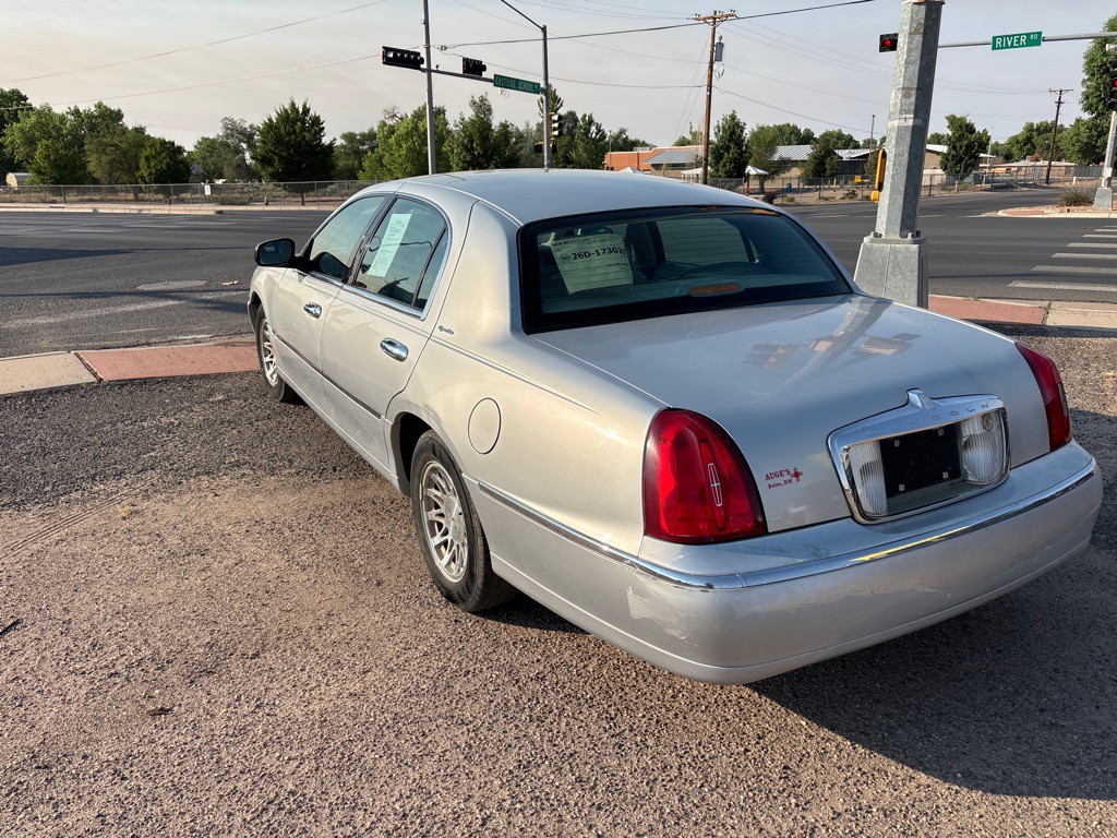 1999 Lincoln Town Car Image 4