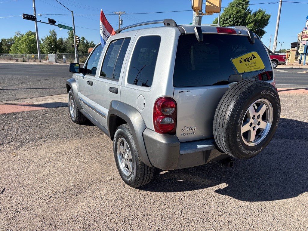 2006 Jeep Liberty Image 3