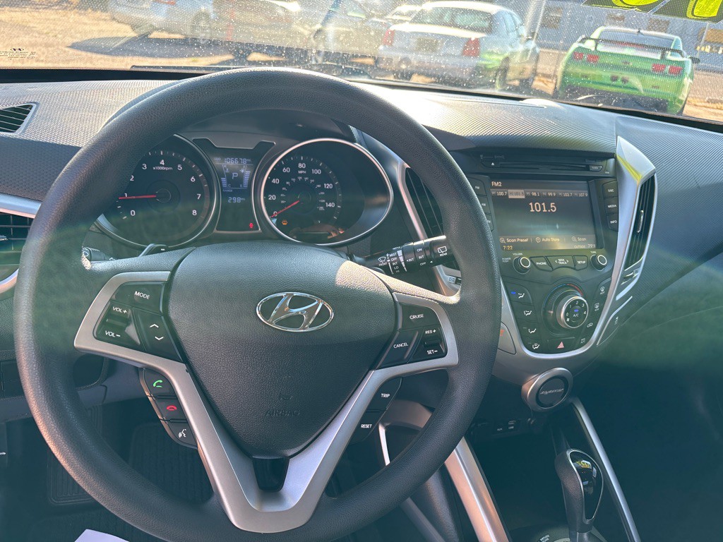 2016 Hyundai Veloster Image 6