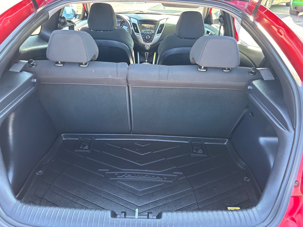 2016 Hyundai Veloster Image 8