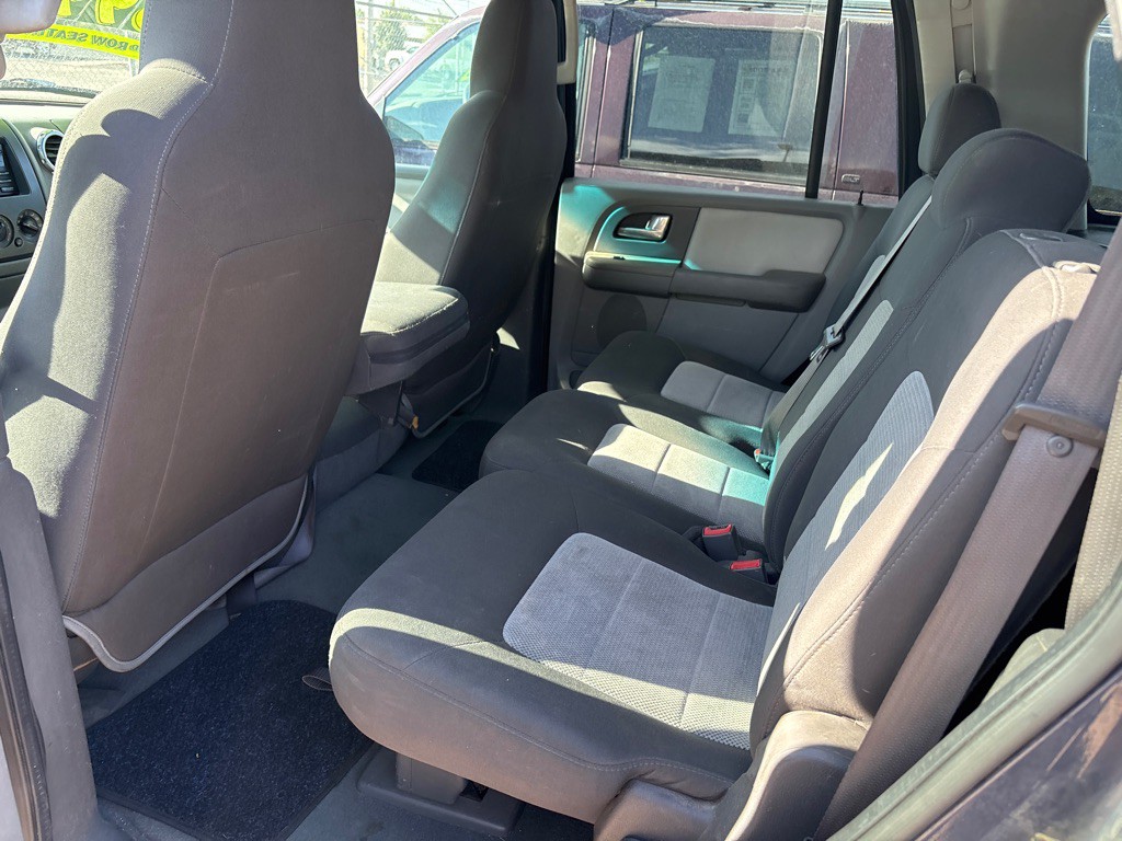 2004 Ford Expedition Image 4