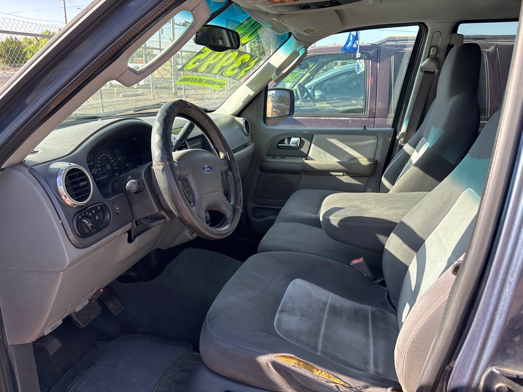 2004 Ford Expedition Image 5