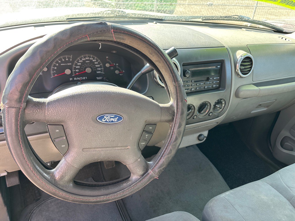 2004 Ford Expedition Image 6