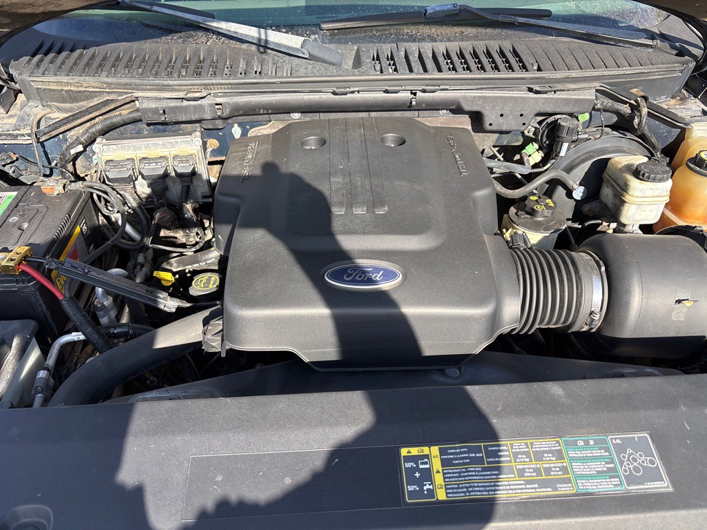 2004 Ford Expedition Image 8