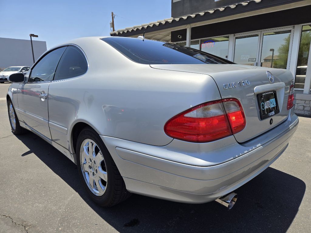 2000 Mercedes-Benz CLK-Class Image 3
