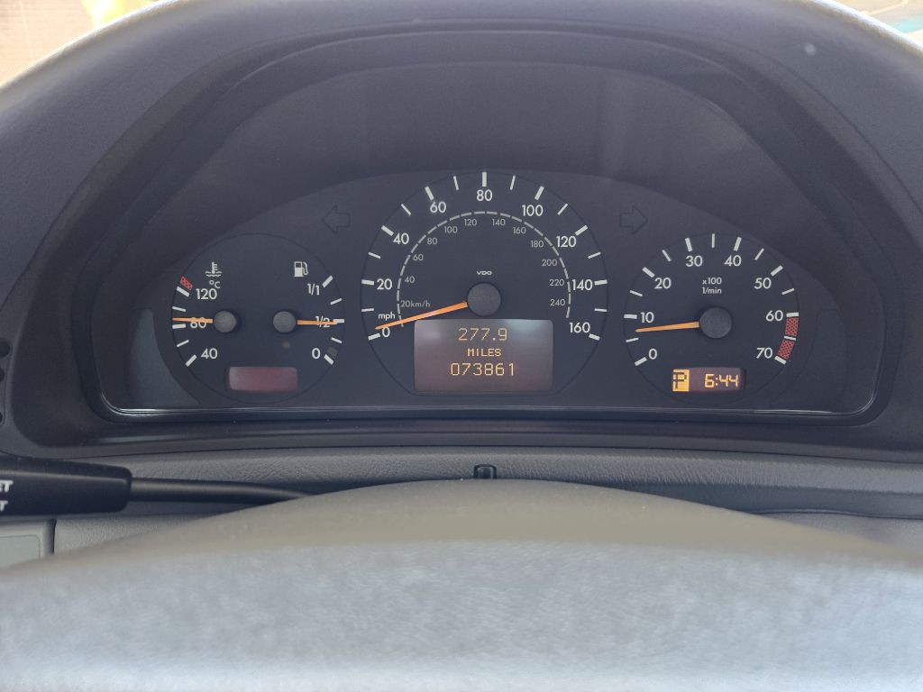 2000 Mercedes-Benz CLK-Class Image 24