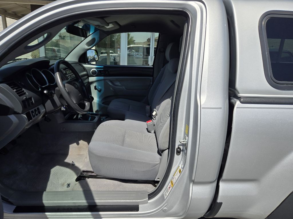 2010 Toyota Tacoma Image 11
