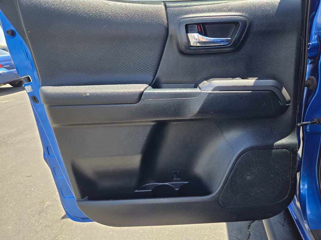 2016 Toyota Tacoma Image 12