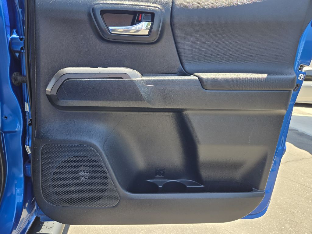 2016 Toyota Tacoma Image 13