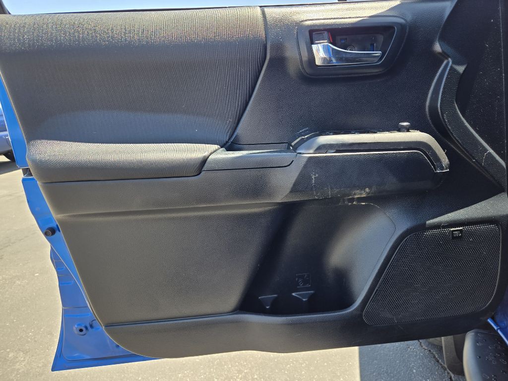 2016 Toyota Tacoma Image 20
