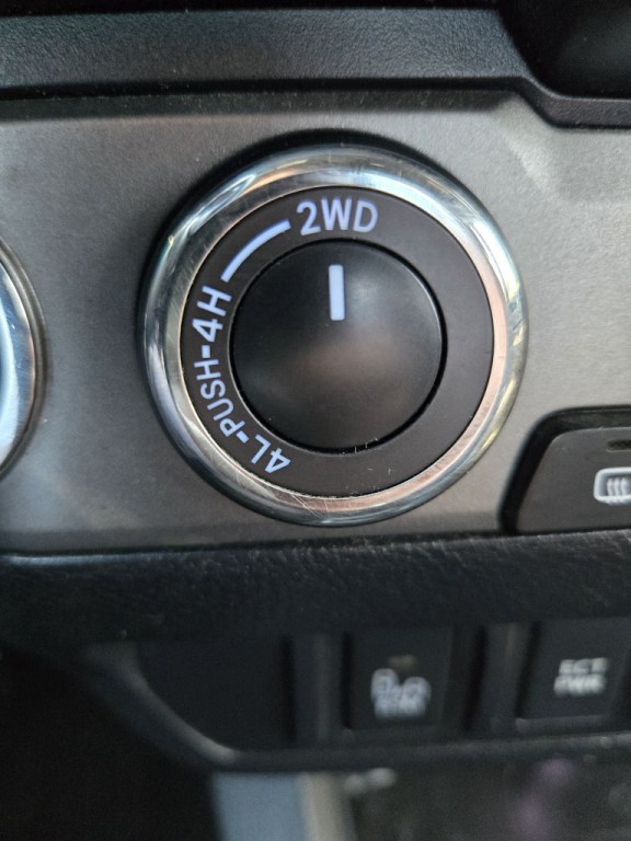 2016 Toyota Tacoma Image 23