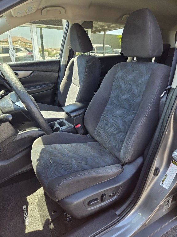 2016 Nissan Rogue Image 8