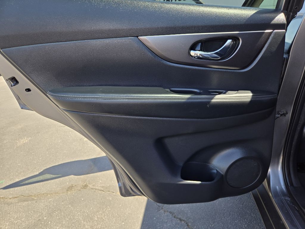 2016 Nissan Rogue Image 10