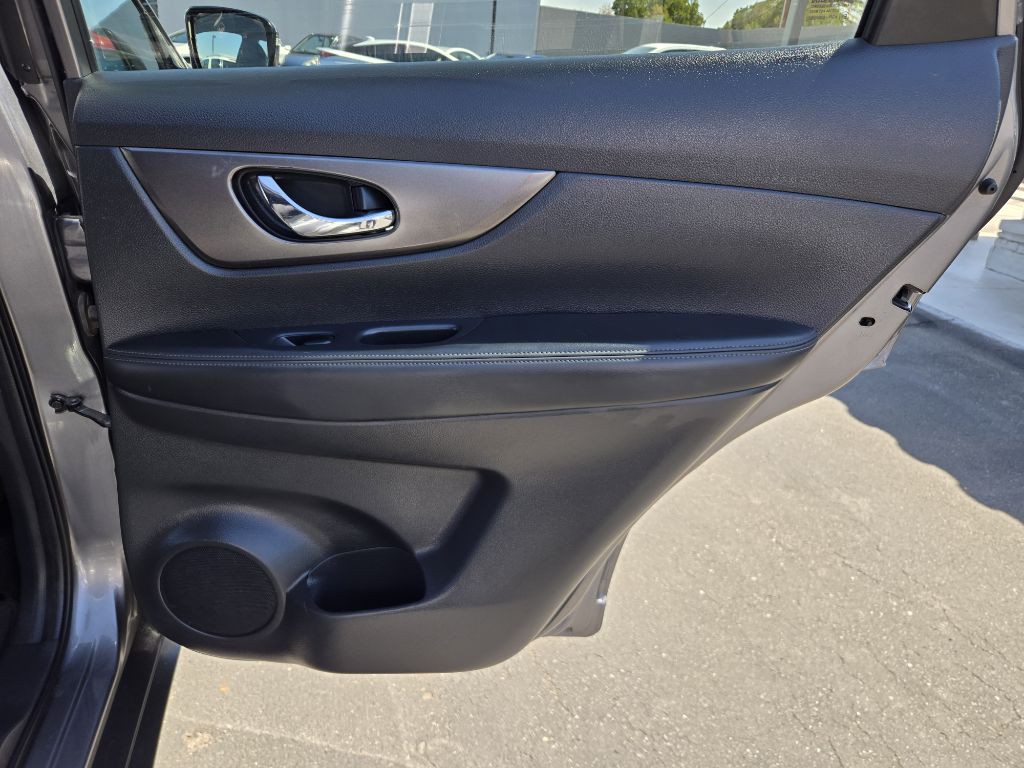 2016 Nissan Rogue Image 13