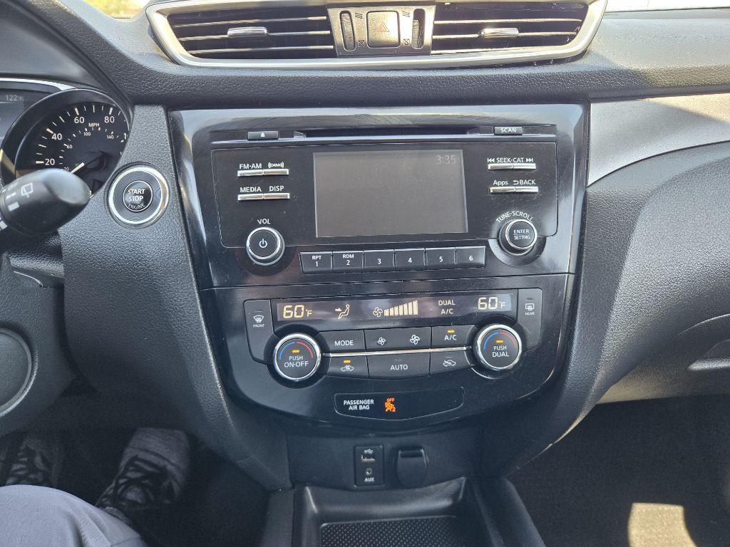 2016 Nissan Rogue Image 21