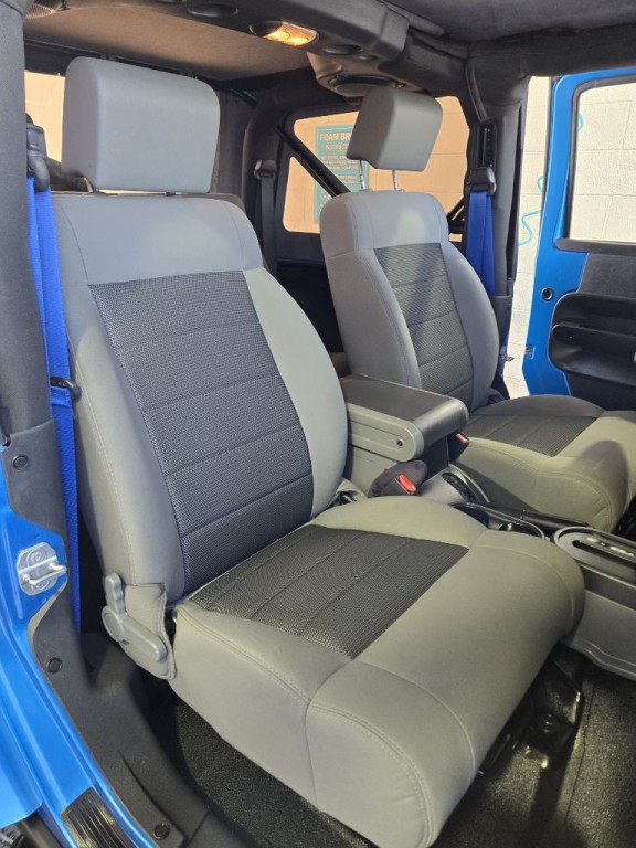 2010 Jeep Wrangler Image 11