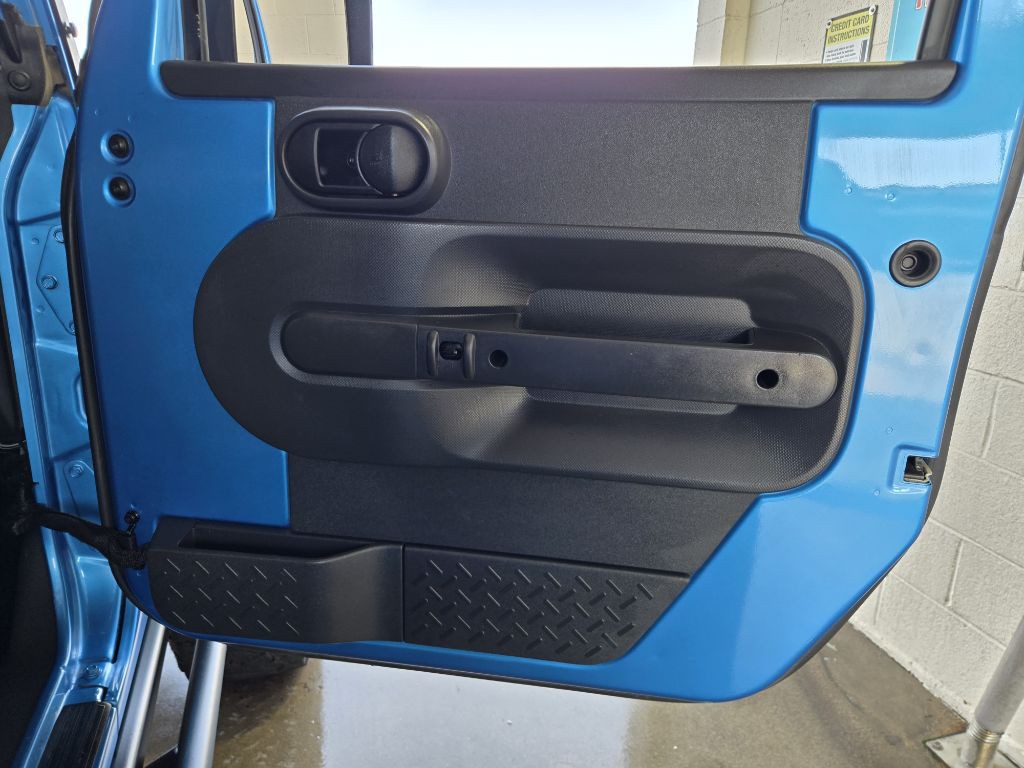 2010 Jeep Wrangler Image 12