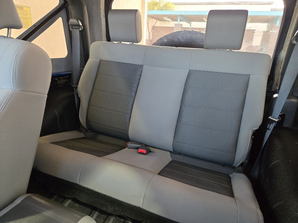 2010 Jeep Wrangler Image 14