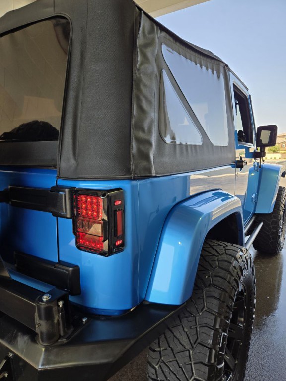 2010 Jeep Wrangler Image 18
