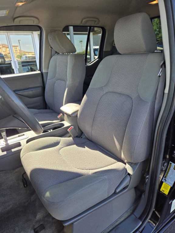 2015 Nissan Frontier Image 9