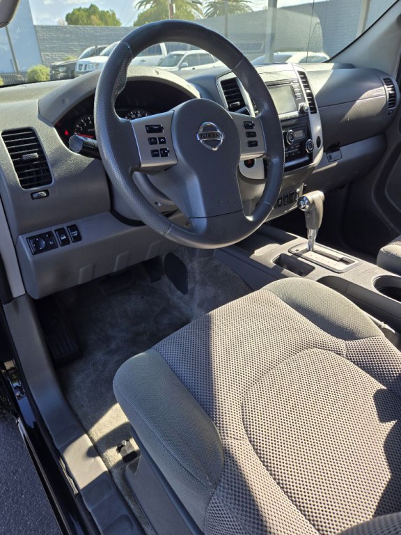 2015 Nissan Frontier Image 11