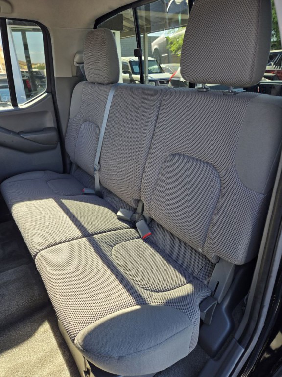 2015 Nissan Frontier Image 12