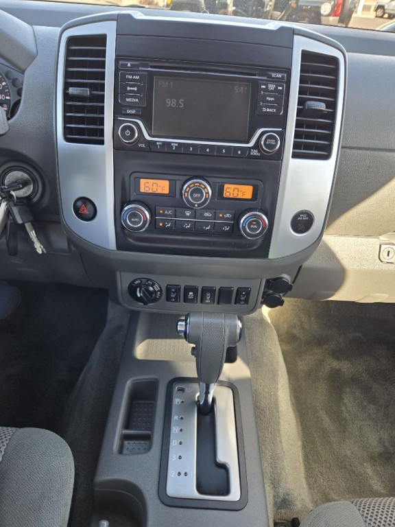 2015 Nissan Frontier Image 16