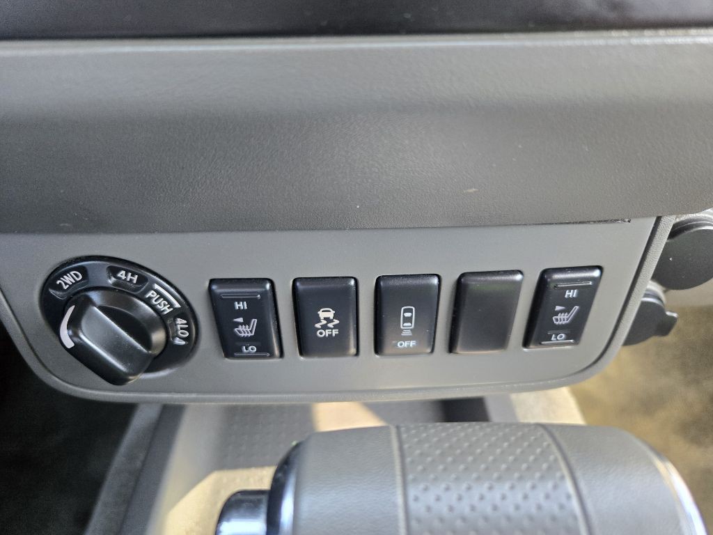 2015 Nissan Frontier Image 21