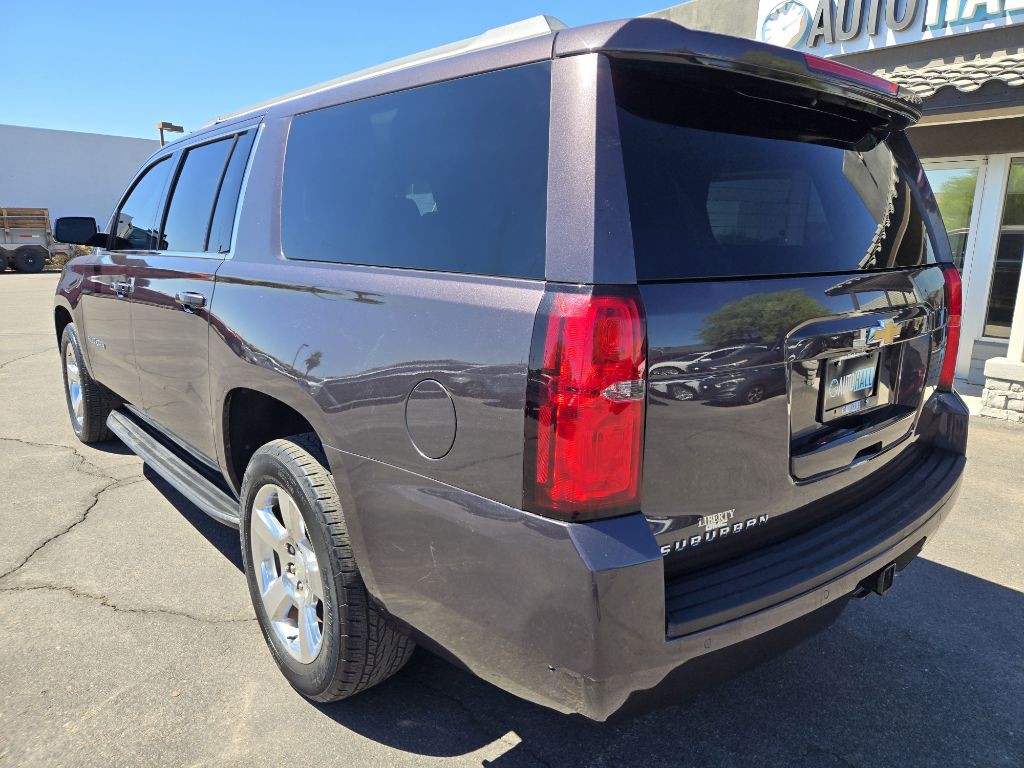 2015 Chevrolet Suburban Image 3