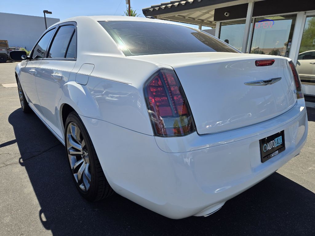 2014 Chrysler 300 Image 3