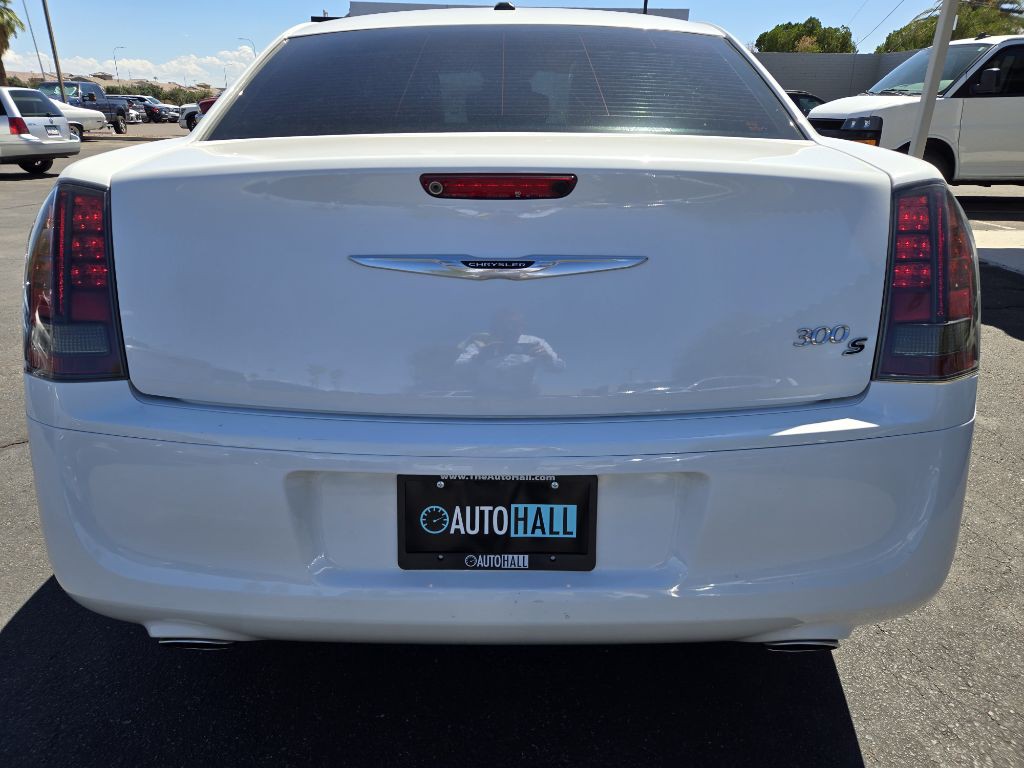 2014 Chrysler 300 Image 4