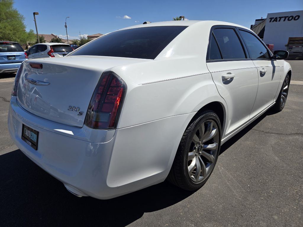 2014 Chrysler 300 Image 5