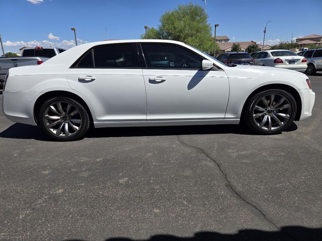 2014 Chrysler 300 Image 6