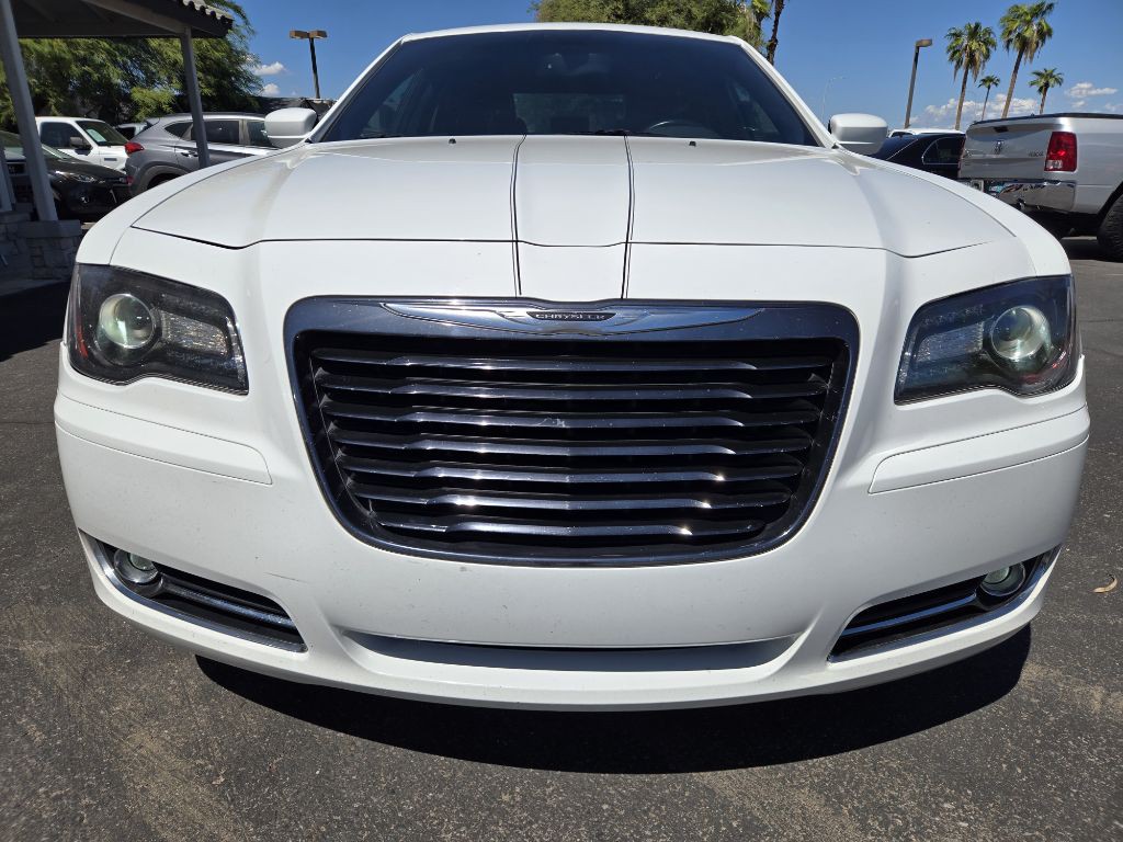 2014 Chrysler 300 Image 8
